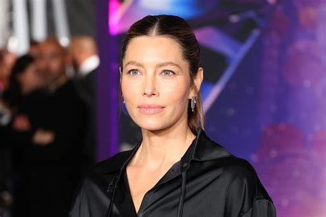 Jessica Biel finds eating in the shower ‘deeply satisfying’ | Fox News