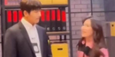 Potret Ayu Ting Ting Terus Pegang Tangan Ji Chang Wook Penggemar