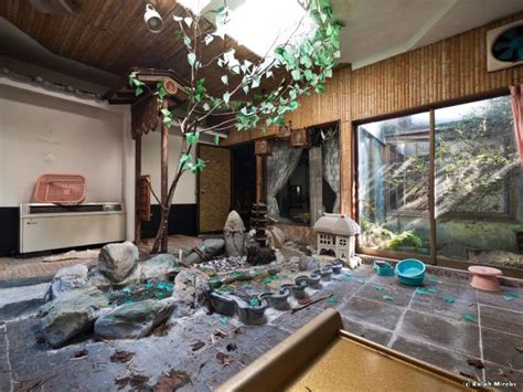 Abandoned Hotel in Japan (44 pics) - izispicy.com