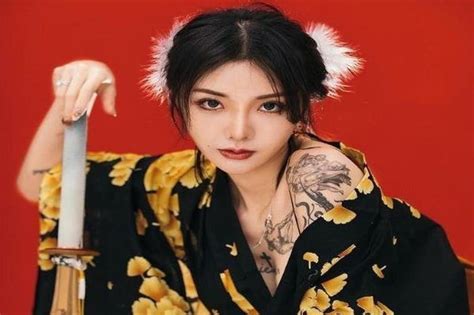 Hot girl xăm trổ từng bị chụp lén trong thang máy giờ ra sao Báo Tri thức Cuộc sống