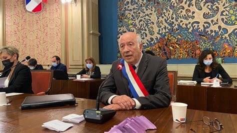 Menton Yves Juhel Lu Maire Par Le Conseil Municipal