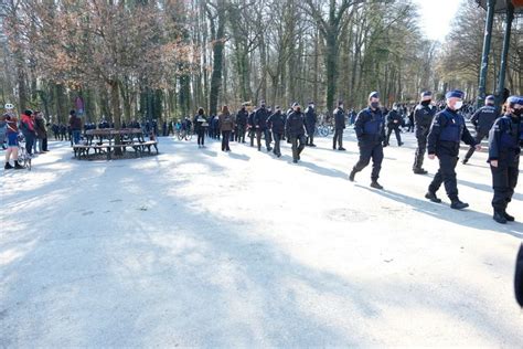 Honderden Manifestanten Protesteren In Ter Kamerenbos Tegen