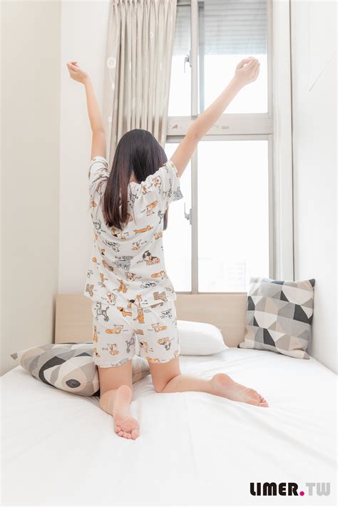 [Limerence] No.064 偷看熟睡凯西的小巧裸足 - 微图坊