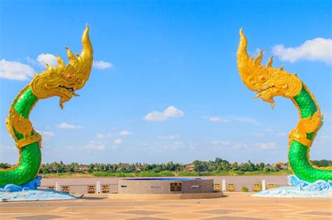 Premium Photo Statue Against Blue Sky