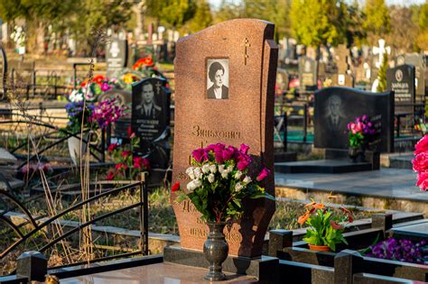 Цветные памятники на могилу - купить в Минске, цены и фото
