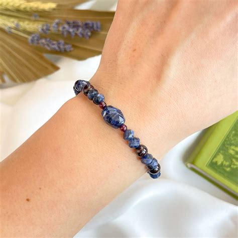 Купить Браслет из Содалита и Граната диаметр камня 6 мм длина 17,5 см ...