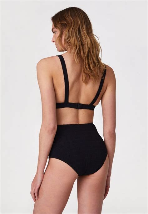 Hot Sexy Magdalena Pluta Bikini Pics