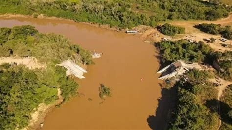 Colapso de ponte deixa 5 mortos e 3 desaparecidos na Bolívia