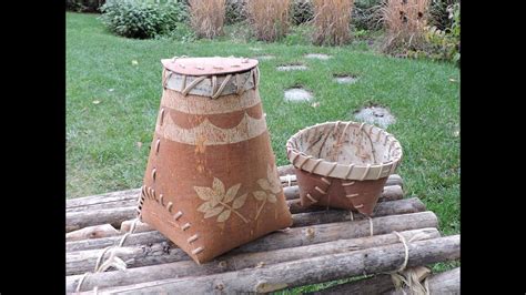 Fabrication d un panier contenant en écorce de bouleau Making a