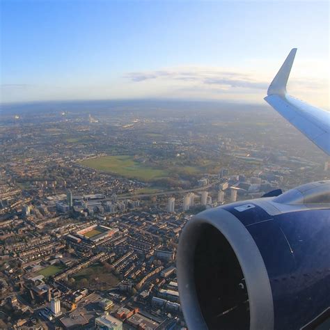 Watch until the end - Stunning arrival into London Heathrow Airport