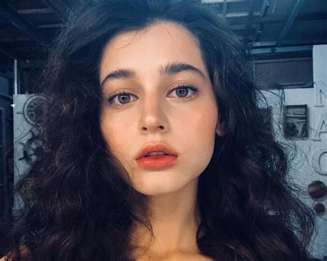 4 hot girl Ukraine xinh như búp bê nổi tiếng với dân mạng Việt Nam Gương mặt trẻ ZNEWS VN