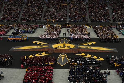 Invictus Games for wounded veterans kicks off in Vancouver with star