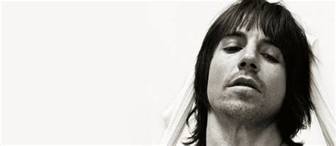 Vida E Carreira De Anthony Kiedis Dos Red Hot Chili Peppers V O Ser Contadas Num Novo Biopic