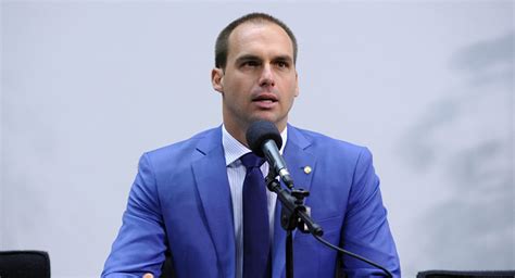 Como assim Eduardo Bolsonaro posta mensagem pró LGBT Guia Gay Brasilia