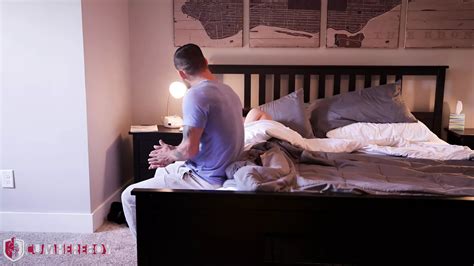 Cumhereboy Uccelli E Api David Benjamin Trova Un Porno Gay E Insegna A Joseph Bella Le Corde