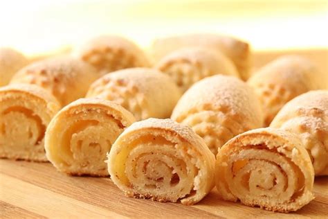 Нежное творожное печенье с корицей и сахаром