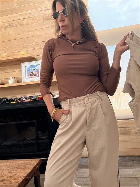 Pantalon Sastrero Ritta Charleston Nude Rayado Vivos Negros Y Crema Kowloon Outfit