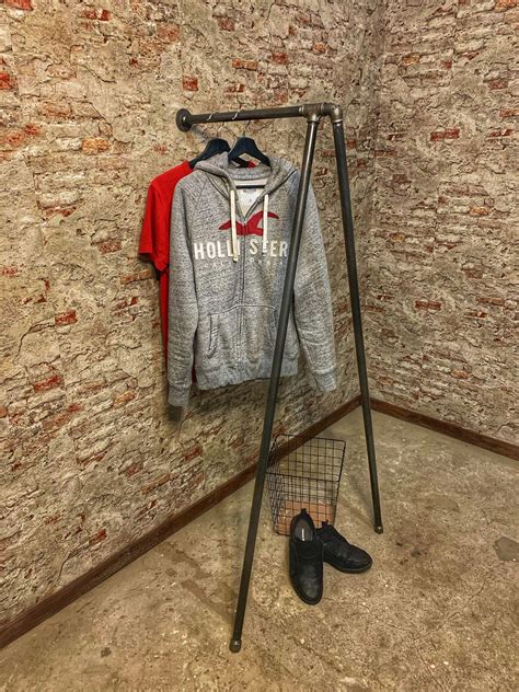 Вешалка для одежды из водопроводных труб в стиле loft в интернет ...