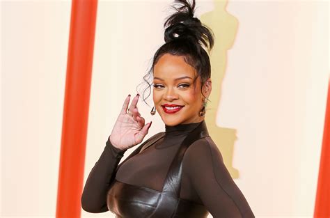 Rihanna Deslumbra En Met Gala 2023 Con Elegante Vestido De Novia