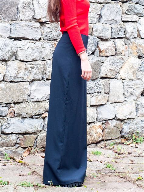 Черен дамски прав панталон с широк крачол