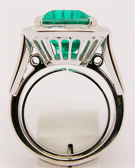 EM Cut Emerald Vintage Ring with Baguettes | Exclusive Jewelry Designs