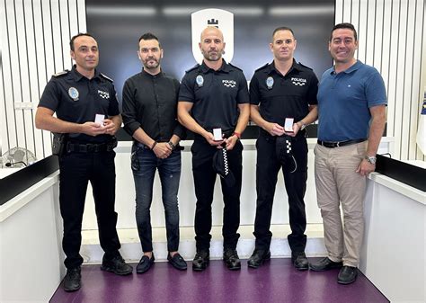 Dos Nuevos Agentes Toman Posesi N De Su Plaza En La Polic A Local Las