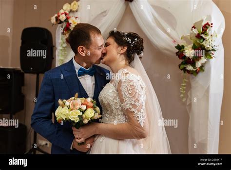 bride  groom kiss  dance   restaurant  happiness