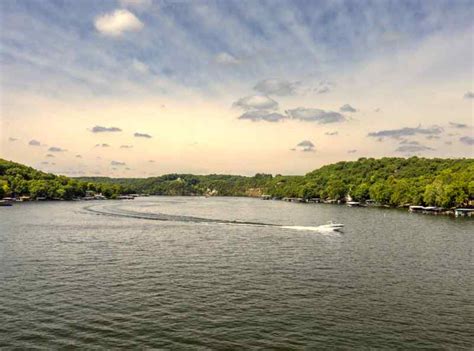 Boating At Lake Of The Ozarks This Missouri Lake Is Popular