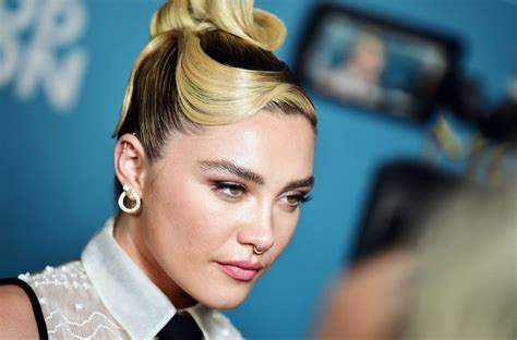 Florence Pugh D Voile Un Side Boob Sulfureux Dans Une Robe Dos Nu New York Grazia