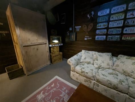 Looking Glass Adventures - Top Rated In-Person and Virtual Escape Rooms