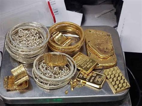 Saudi Flyers Held In Delhi For Smuggling Gold Worth Rs 2 26 Crore