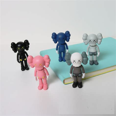 Kaws Figures, 5 Cartoon KAWS Trendy Figure Dolls | kaws-figures.com