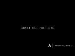 Modern Day Sins Horny Tutor Emma Starletto Fucks The Pizza Guy In Front Of Her Teen Students