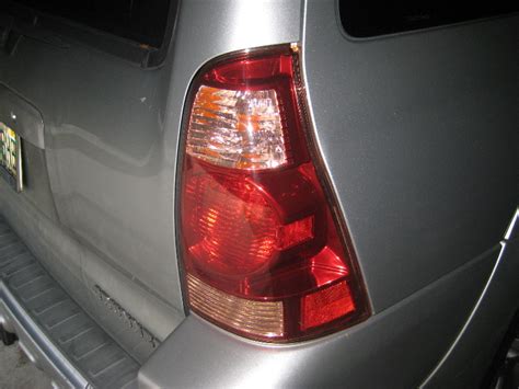 Toyota-4Runner-Tail-Light-Bulbs-Replacement-Guide-001