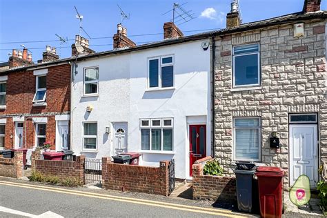 2 Bed Terraced House For Sale In Reading Ref 597119