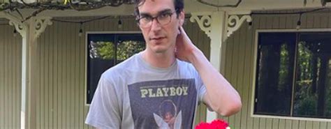 Le fils bisexuel de Hugh Hefner révèle les demandes WILD qu il obtient sur OnlyFans Gay Pride