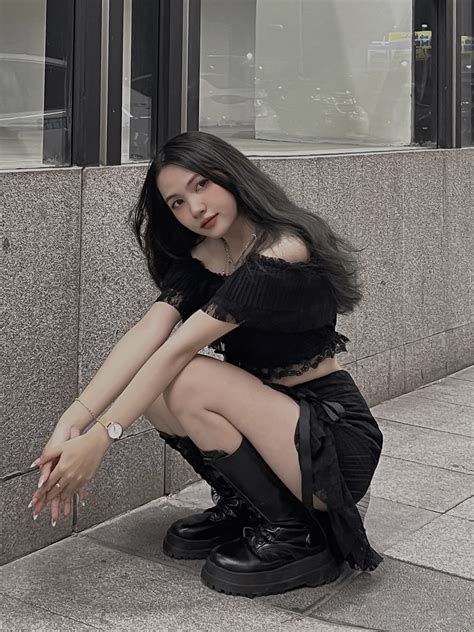 Cô giáo tiểu học hot nhất TikTok vì vừa xinh vừa mặc đẹp