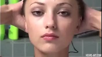 Beautiful Model Shaves Pussy XVIDEOS