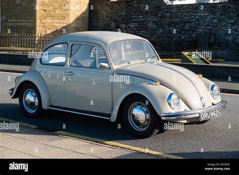 how to bug a car