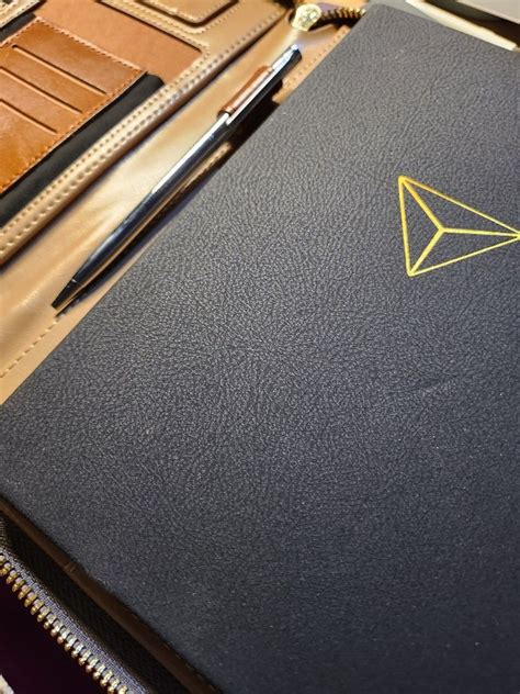 SmartFolio 3 by Skyborne, Hobbies & Toys, Travel, Travel Essentials ...
