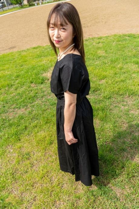 Mature Japanese Lady Strips Naked Shows Off Her Big Ass In Her Hotel