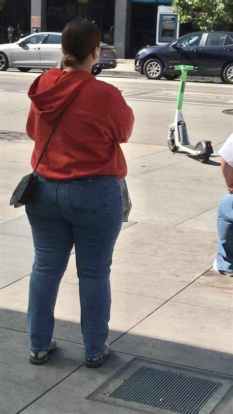 THICK BOOTY MILFS FAT ASS FILLING THEM JEANS Tight Jeans Forum