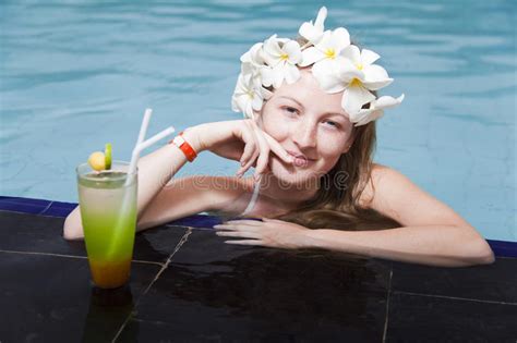 Belle Jeune Blonde Photo Stock Image Du Yeux Course