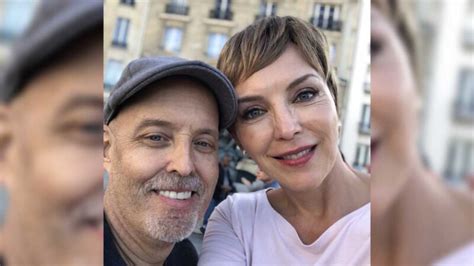 Laura Flores presume cuerpazo en bikini a sus años Turquesa News