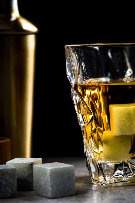 Conseils pour choisir et utiliser les pierres et les verres à whisky