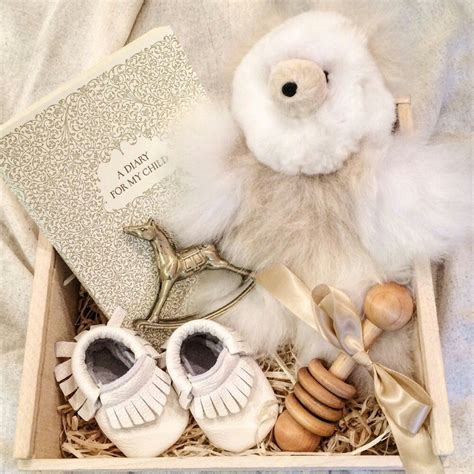 Упаковка подарка | Подарки для новорожденных девочек, Подарки на ...