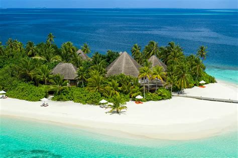 The most beautiful small islands in the world | loveexploring.com