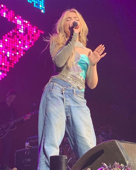 2018 Sabrina Carpenter Performs At The 933 Flz Radio Jingle Ball In