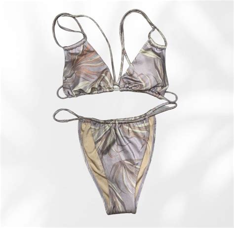 Hot Sexy Lily M Bikini Pics