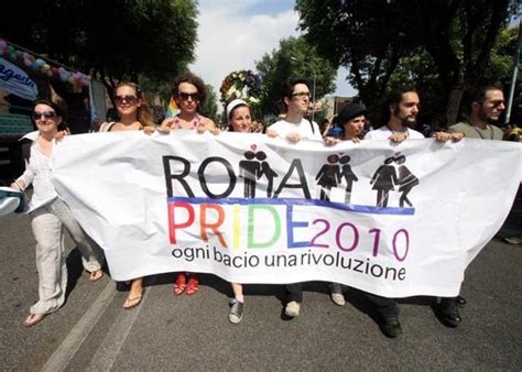 Roma Pride 2010 Sfilano I Gay